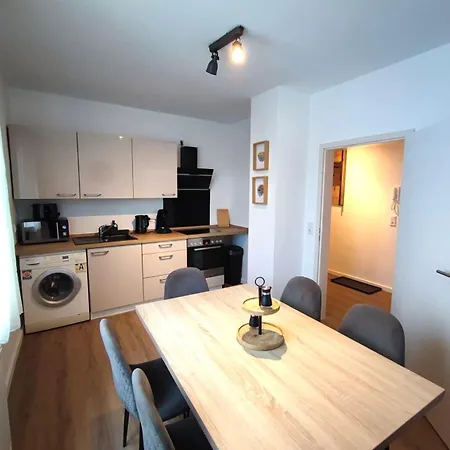 Ferienwohnung Rtr Essen - Fuer Bis Zu 8 Personen - Voll Ausgestattet - Zentral Limbecker Platz - Messe - Uniklinikum - Smart Tv - Parken - Modern Exterior foto