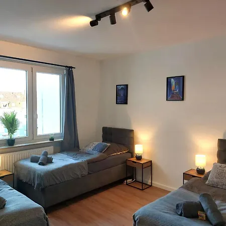 Ferienwohnung Rtr Essen - Fuer Bis Zu 8 Personen - Voll Ausgestattet - Zentral Limbecker Platz - Messe - Uniklinikum - Smart Tv - Parken - Modern Exterior foto