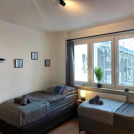 Ferienwohnung Rtr Essen - Fuer Bis Zu 8 Personen - Voll Ausgestattet - Zentral Limbecker Platz - Messe - Uniklinikum - Smart Tv - Parken - Modern Exterior foto