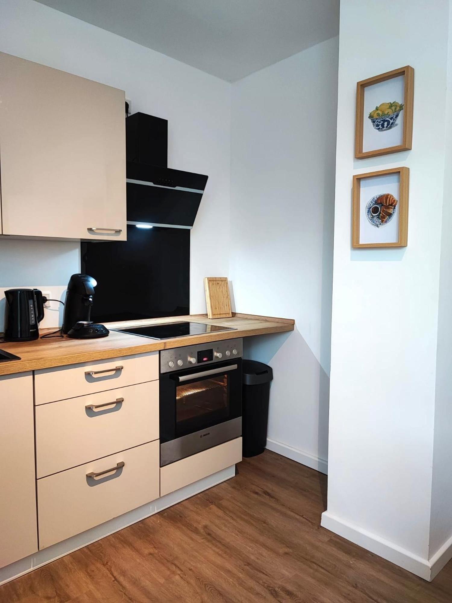 Apartamento Rtr - Fuer Bis Zu 8 Personen - Voll Ausgestattet - Zentral Limbecker Platz - Messe - Uniklinikum - Smart Tv - Parken - Modern *