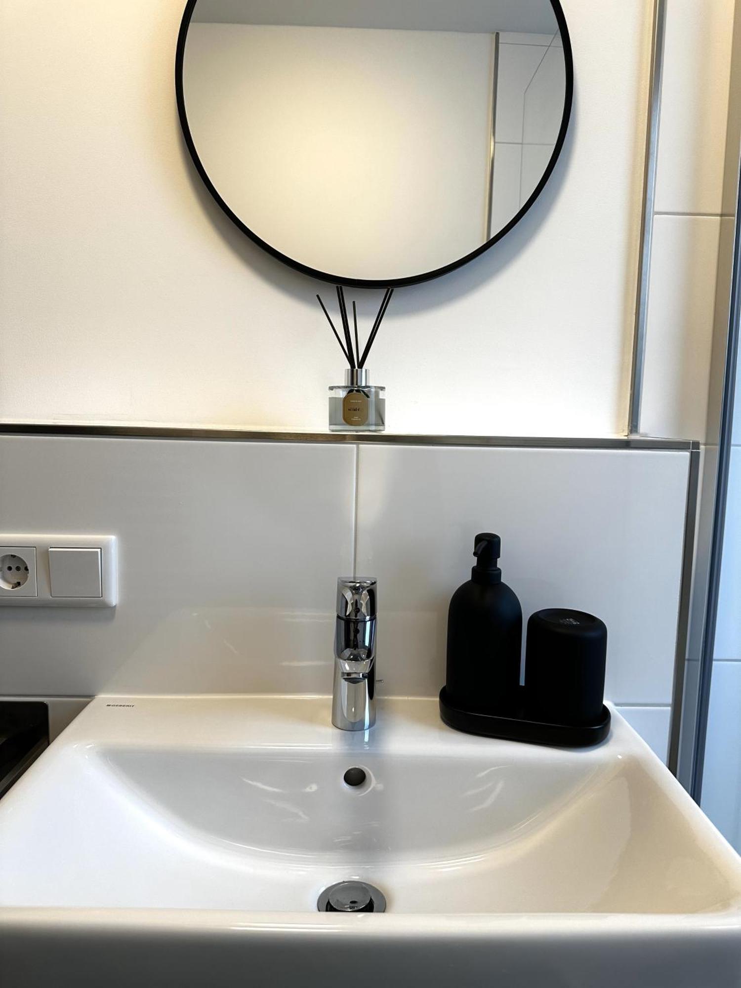 Apartamento Rtr - Fuer Bis Zu 8 Personen - Voll Ausgestattet - Zentral Limbecker Platz - Messe - Uniklinikum - Smart Tv - Parken - Modern Essen